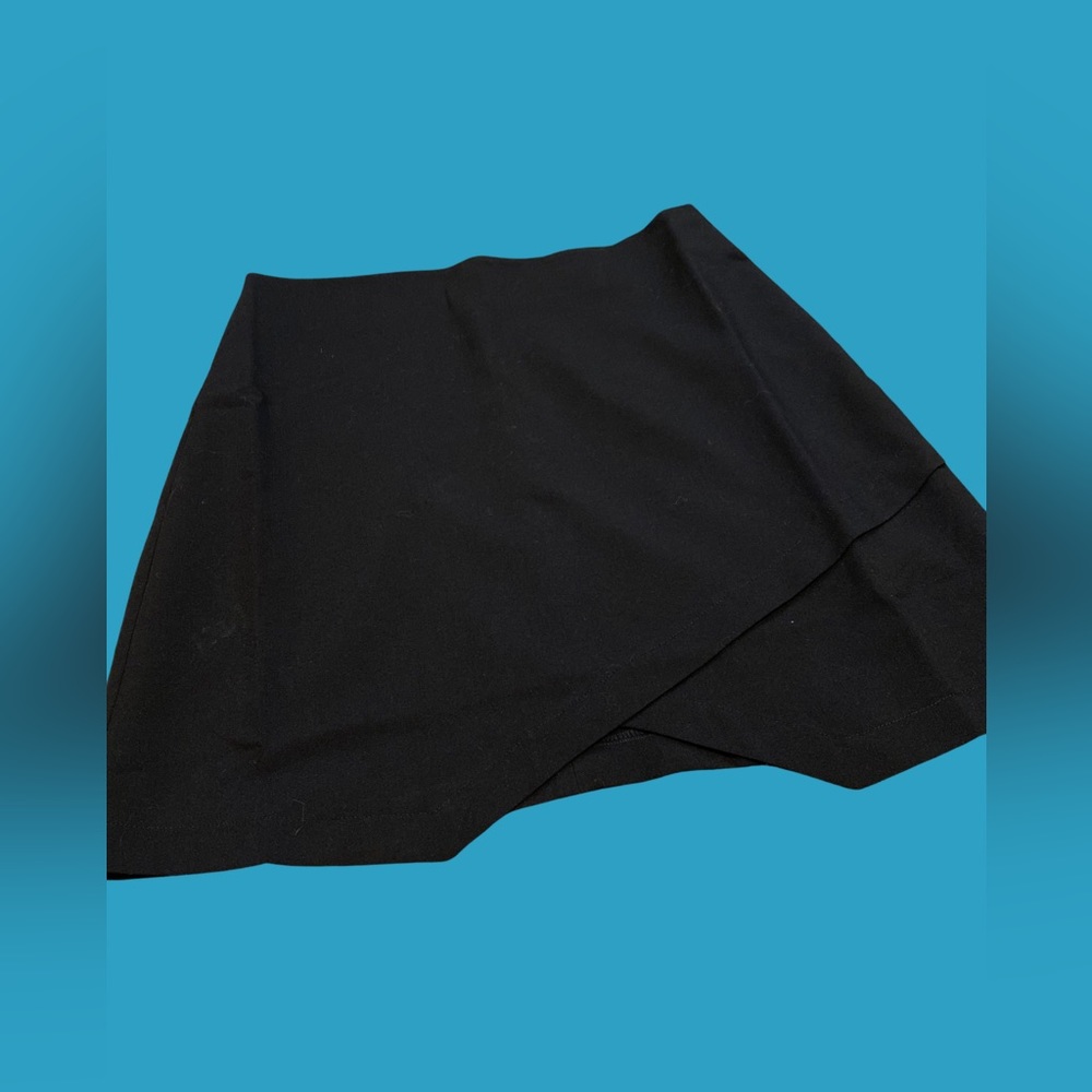 BCBG Maxazria black mini skirt- Size 8